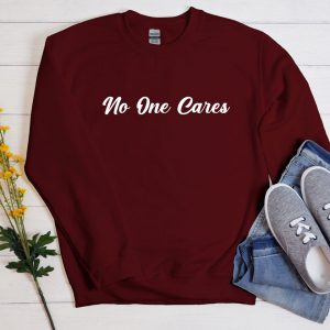 No one cares sweater burgundy